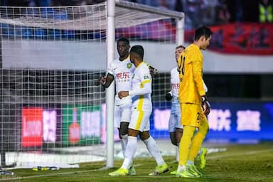 错怪中超裁判！国安点球重罚事出有因，亚泰违规在先，VAR立功了_比赛_联赛_Var