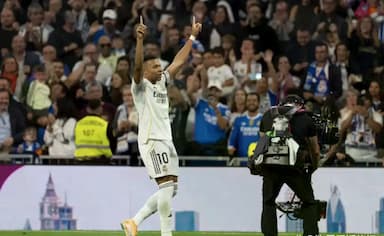 神锋双响！14亿豪门6连胜7分领跑 趁势狂轰13球_皇马_瓦伦西亚_比赛