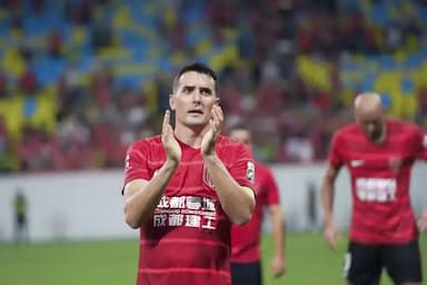 蓉城痛失冠军，球员超市开张，周定洋即将离队，新东家浮出水面_海港_上海_中场