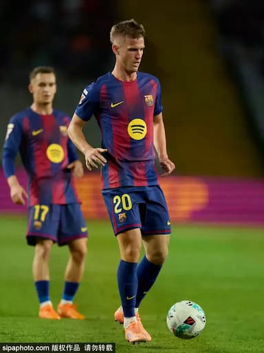 弗利克双喜临门：费尔明和德容回归_比赛_巴塞罗那_中场